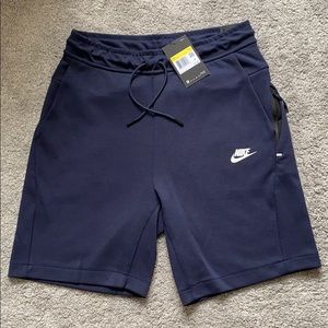 NEW Men’s NIKE Sportswear Tech Fleece Shorts Small